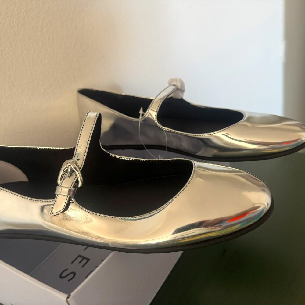 NWT Aerosoles silver shiny shoes size 8